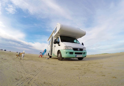 Urlaub-mit-Wohnmobil-und-Hund-am-Meer