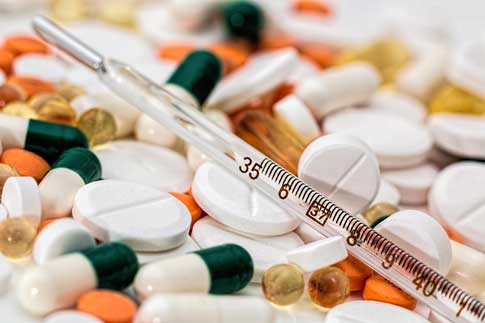 Vorsicht bei Medikamenten mit dem Wirkstoff Paracetamol oder Ibuprofen - diese sind für Hunde giftig!
